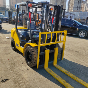 बिक्री के लिए 3 टन कोमात्सु फोर्कलिफ्ट FD30 कम कीमत प्रसंस्करण मूल जापानी आयातित इंजन - Product Image 2