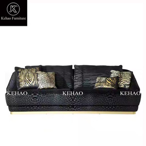 Conjunto <span class=keywords><strong>de</strong></span> sofá único italiano para Villa <span class=keywords><strong>de</strong></span> lujo negro y dorado, muebles <span class=keywords><strong>de</strong></span> cuero <span class=keywords><strong>de</strong></span> lujo para el hogar, sofá <span class=keywords><strong>de</strong></span> forma más única a la <span class=keywords><strong>venta</strong></span> - Product Image 3