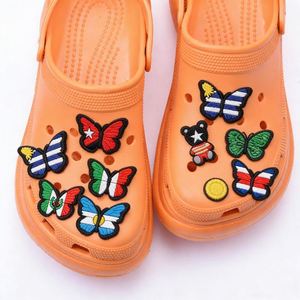 Großhandel PVC Schmetterling Schuh-Charms Modische Tier-Schuh-Pins für Clogs Sandalen Dekorationen - Product Image 4
