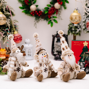 Décorations de Noël scandinaves : figurine de bonhomme de neige et renne assis - Product Image 3