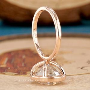 แหวนเพชรงานฝีมือชั้นสูง ออกแบบเพื่อแสดงความงดงาม ความเปล่งประกาย และความสง่างามของเพชรคุณภาพพรีเมียม - Product Image 5