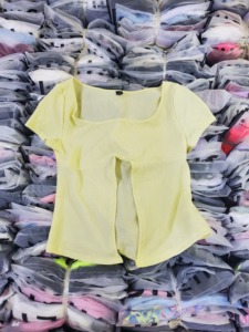 Ropa de Marca Nueva 2025 para Mujer: Lotes Mixtos de Vestidos, Camisetas, Blusas, Pantalones y Faldas (Ropa Usada) - Product Image 1