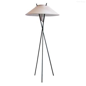 Lampe sur pied LED moderne nordique avec design trépied, abat-jour en tissu, base E27, hauteur réglable et étanche pour salon et chambre à coucher - Product Image 5