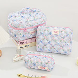 Grande capacité 3 pièces ensemble à la mode Simple frais cerise arc sac cosmétique multi-fonctionnel fermeture éclair stockage pour dames Polyester - Product Image 3