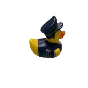 Canard <span class=keywords><strong>de</strong></span> police <span class=keywords><strong>de</strong></span> couleur avec LOGO personnalisé jouet <span class=keywords><strong>de</strong></span> jeu aquatique jouet <span class=keywords><strong>de</strong></span> bain pour enfants vente en gros <span class=keywords><strong>de</strong></span> petit canard jaune flottant en plastique avec couinement - Product Image 5