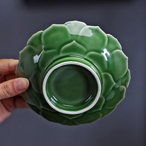 Plato de cerámica con forma de flor y base para servir frutas, postres y té. - Product Image 4