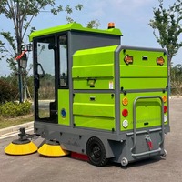 Camion balayeuse routière automatique avec réservoir d'eau et système de brosses pour le nettoyage des routes urbaines