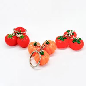 Llaveros de Frutas y Verduras Realistas al por Mayor, Colgantes de Plástico de Tomate, Caqui y Calabaza para Bolsos, Decoración Vegetal, MOQ 50 unidades - Product Image 3