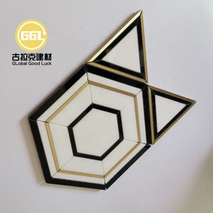 Mosaïque en marbre blanc et noir avec touches dorées en forme de <span class=keywords><strong>triangle</strong></span>, découpée au jet d'eau, avec éléments métalliques, pour bars, salons, salles de cinéma privées et hôtels-villas - Product Image 2
