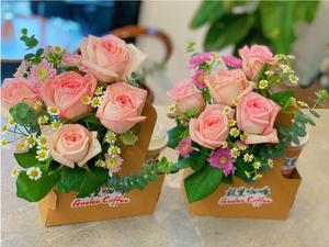 Cà phê tùy chỉnh xách tay hoa hộp, Hoa bó hoa hộp bánh, món tráng miệng nướng hộp quà tặng, 2 cup tàu sân bay - Product Image 5