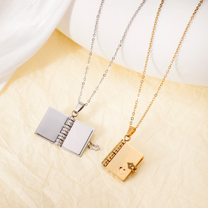 Collier Cœur <span class=keywords><strong>Livre</strong></span> Lettre Initiale Personnalisé <span class=keywords><strong>Dina</strong></span> Fashion DIY Or 18K Gravé Médaillon Acier Inoxydable Bijoux Femme - Product Image 3