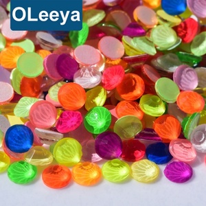 Strass en verre non thermocollants 2028 de haute qualité et populaires, à dos plat, aux couleurs néon, pour robes de danse - Product Image 1