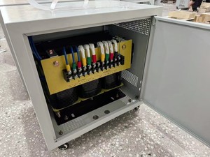 Transformador de Aislamiento Trifásico de 50 kVA para Almacenamiento de Energía, Entrada 690 V, Salida 400 V, IP54, Uso en Exteriores - Product Image 4