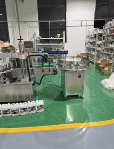 Chaîne de remplissage, bouchage et étiquetage automatique pour bidons de 5L, 10L, 20L et fûts de lubrifiant moteur - Product Image 2