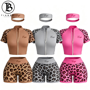 Set Loungewear <span class=keywords><strong>Donna</strong></span> 2026 Stampa Leopardata Personalizzabile con LOGO, Fascia per Capelli, Maglia Raglan <span class=keywords><strong>e</strong></span> <span class=keywords><strong>Pantaloncini</strong></span> Aderenti - Set Yoga 3 Pezzi per <span class=keywords><strong>Donna</strong></span> - Product Image 1