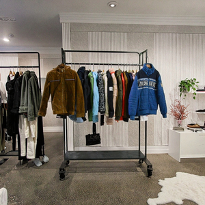 เสื้อแจ็คเก็ตขนแกะแฟชั่นสำหรับฤดูหนาว เสื้อผ้า<span class=keywords><strong>มือ</strong></span><span class=keywords><strong>สอง</strong></span>สไตล์ลำลองในดูไบ เสื้อผ้า<span class=keywords><strong>มือ</strong></span><span class=keywords><strong>สอง</strong></span>ในสต็อกแบบมัดเป็นก้อน - Product Image 1