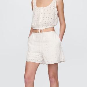 Conjunto de Lino Casual para Mujer, Estilo 2025, a la Moda, de Venta Caliente, Nuevo Estilo, Chaleco Bordado Sólido, Pantalones Cortos por Encima de la Rodilla, Conjunto de Dos Piezas - Product Image 2