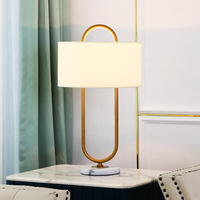 Lampe de bureau au design nordique simple avec base en marbre, lampe de chevet classique en métal et tissu pour chambre à coucher et villa, lampe de lecture.