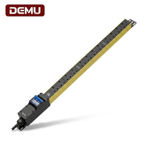 PDU Industriale 1U Trifase con <span class=keywords><strong>Presa</strong></span> UK BS1363, 13A, <span class=keywords><strong>12</strong></span> Vie, 380 <span class=keywords><strong>Volt</strong></span>, 63 Amp, 41kW, Certificato UKCA - Product Image 2