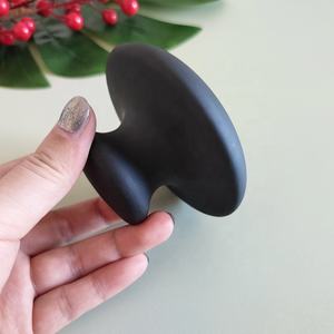 Sibin bian siyah mantar şekilli masaj taşı bazalt sıcak kaya noktası taş derin masaj taşı s isıtıcı Gua Sha masaj aleti - Product Image 4