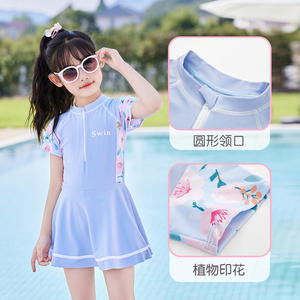 Maillot de bain une pièce rose floral avec fermeture éclair et jupe de bain UPF 30 pour filles, idéal pour la natation et les sports nautiques, âge 12-14 ans - Product Image 3