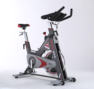 Bicicleta <span class=keywords><strong>de</strong></span> <span class=keywords><strong>Spinning</strong></span> Comercial <span class=keywords><strong>de</strong></span> Alta <span class=keywords><strong>Resistencia</strong></span>, Bicicleta Fija <span class=keywords><strong>de</strong></span> Fitness con Fricción Ajustable y Capacidad Máxima <span class=keywords><strong>de</strong></span> Carga <span class=keywords><strong>de</strong></span> 180 kg para Gimnasio o Estudio - Product Image 6