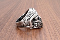 Casque de moto rétro masqué tête de crâne croisé bague en acier titane bijoux de chevalier dominateur pour hommes