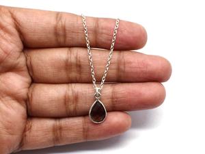 Collier chaîne minimaliste en argent sterling 925 plaqué rhodium avec pierre précieuse en quartz fumé naturel de forme poire 7x10mm - Product Image 6