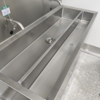 Station de lavage des mains automatique industrielle à double évier en acier inoxydable avec capteur, distributeur de savon désinfectant et sécheur d'air pour usine de boissons