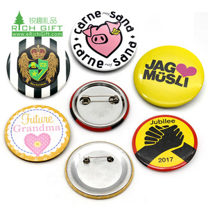 Phổ biến giá rẻ quà tặng khuyến mãi tùy chỉnh <span class=keywords><strong>tin</strong></span> vật liệu in logo phim hoạt hình pin phù hiệu nút với bướm clasp - Product Image 1