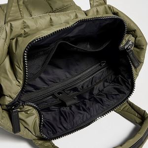 Bolso Tote Personalizado de Nailon Resistente al Agua para Mujer, Bolso de Mano para Viajes al Aire Libre, Diseño Acolchado, Bolso de Playa, Bolso Tote Mediano con Cierre y Correa para el Hombro - Product Image 3