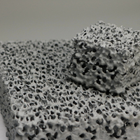 Filtre en mousse céramique de carbure de silicium résistant à la corrosion avec une porosité de 80-90%, filtre réticulé pour le moulage sous pression d'aluminium