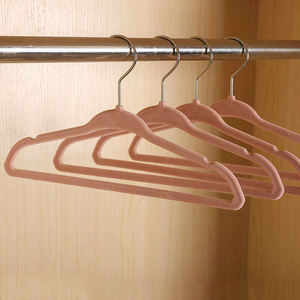 Fournisseur évalué Vente en gros Plastique coloré Peu encombrant Enfants Bébé Velours Rose Cintre - Product Image 5