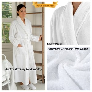 Accappatoio da donna taglie forti in spugna di cotone biologico 100% con ricamo in velour, collo a scialle, colore bianco - Product Image 2