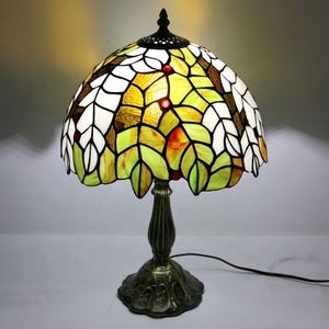 Lámpara de Techo LED de Estilo Mediterráneo LongHuiJing de 12 Pulgadas, Diseño Antiguo con Patrón de Uvas Coloridas, Vidrio Teñido, Flexible y Sencilla - Product Image 5