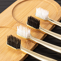 Brosses à dents de voyage en poils de charbon de bois souples de couleur or personnalisée pour adultes Brosses à dents de luxe plaquées or