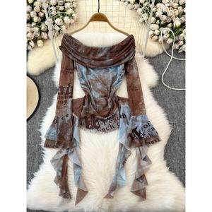 Streetwear magliette primaverili da <span class=keywords><strong>donna</strong></span> con scritte Tie tye stampate da <span class=keywords><strong>donna</strong></span> Vintage <span class=keywords><strong>T</strong></span>-<span class=keywords><strong>shirt</strong></span> con spalle scoperte a maniche lunghe da <span class=keywords><strong>donna</strong></span> all'ingrosso - Product Image 1