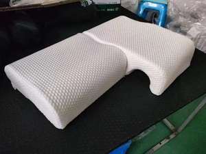 Oreiller à câlin ergonomique en mousse à mémoire de forme pour dormeurs latéraux Oreiller pour couples avec trou pour bras - Product Image 5