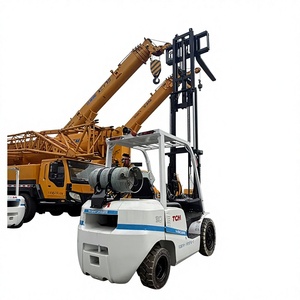 Montacargas Diésel Mini Usado Japonés TCM FD30 de 3 Toneladas con Mástil de 3 Etapas para Uso Interior, Operación de Pie, Bajo Precio en Venta - Product Image 1