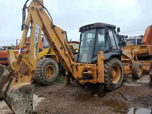 Chargeuse-pelleteuse d'occasion Case 580 580M en bon état - Product Image 6