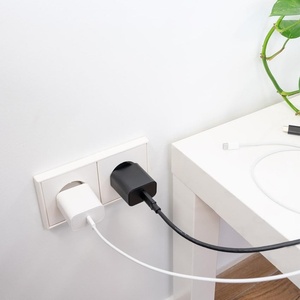 Cargador de pared USB-C PD 3.0 de 20W negro, carga rápida, compatible con dispositivos USB-C, ideal para cargar smartphones y... - Product Image 1