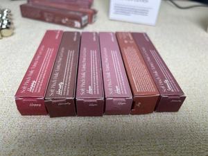 ลิปออยล์วีแกนขายส่ง ลิปสติกเนื้อนุ่ม ครีมมี่ กันน้ำ 5 สี ติดทนนาน ลิปกลอสธรรมชาติ - Product Image 5