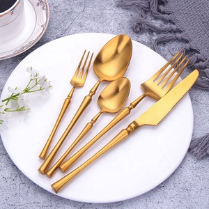 Bán buôn Vàng Flatware <span class=keywords><strong>Set</strong></span> thép không gỉ dao kéo 304 ngọn lửa hình dạng thiết kế cao cấp khách sạn dao kéo dao và Ngã Ba thiết lập - Product Image 2