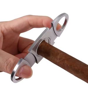 Ensemble d'accessoires pour cigares : Coupe-cigares multifonctionnel classique portable en acier inoxydable à double tranchant et outils simples en plastique – Vente en gros - Product Image 5