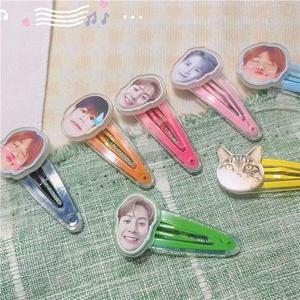 Pasadores de Pelo Acrílicos Personalizados con Lindos Diseños Impresos en UV Coloridos y Logotipo Personalizado para Fiestas de Cumpleaños de Fans del Kpop - Product Image 4
