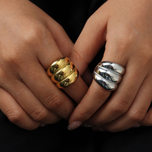 Anello Largo Personalizzato Zhongzhe CE, Moda Semplice in Acciaio Inossidabile 316L Placcato Oro 18K, Antiossidante e Impermeabile - Product Image 2