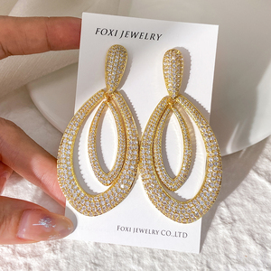 Boucles d'oreilles micro-pavées en CZ plaquées or 18 carats, grandes boucles d'oreilles en zircon en forme de goutte d'eau pour femmes, cadeau - Product Image 1