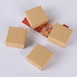 Boîte d'emballage pour bijoux en papier kraft avec couvercle et base, pour bagues, pendentifs et colliers, fabriquée à la main dans un magasin de centre commercial - Product Image 4