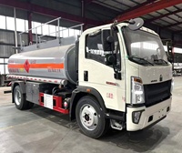Camión Cisterna de Combustible Pequeño Sinotruk HOWO LHD/RHD de 5,000 Litros/7,000L para Reabastecimiento en Sitio