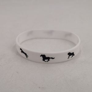 Bracelet en silicone OEM motif cheval, accessoire promotionnel écologique pour hommes et femmes - Product Image 1